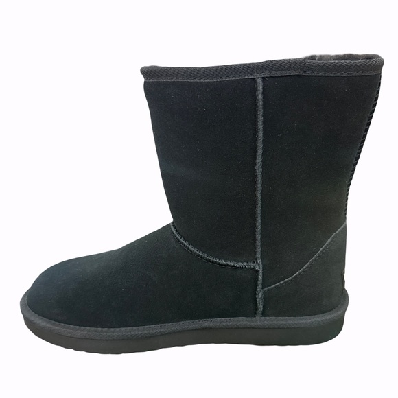 Koolaburra by UGG Girls Black Winter Suede Short Boots 
Size 4 
New In Box - Picture 3 of 7